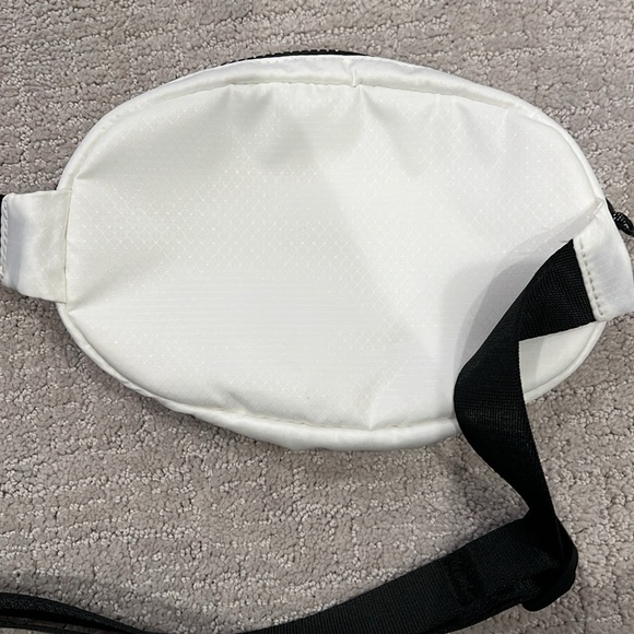 Lululemon Belt Bag - Picture 3 of 4